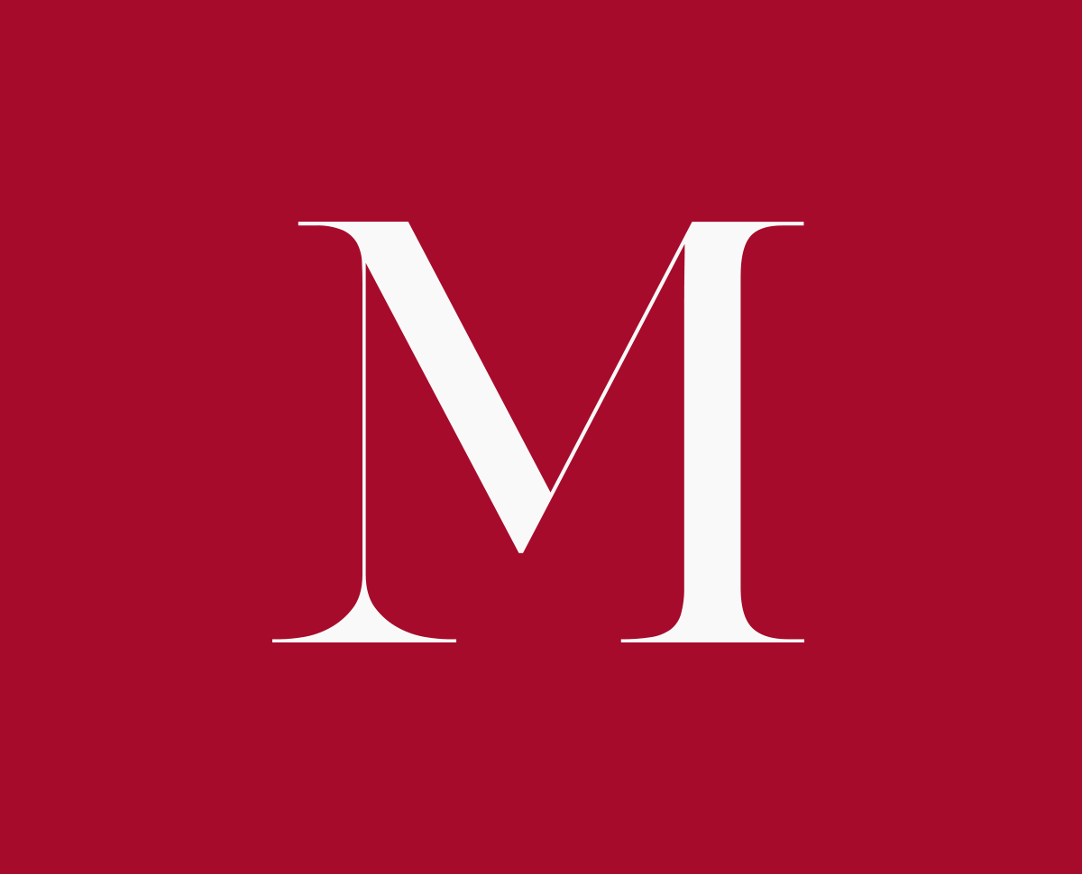 Ein weißes "M" auf weinrotem Hintergrund. Copyright © 2025 Olivia Weise, Design & Illustration